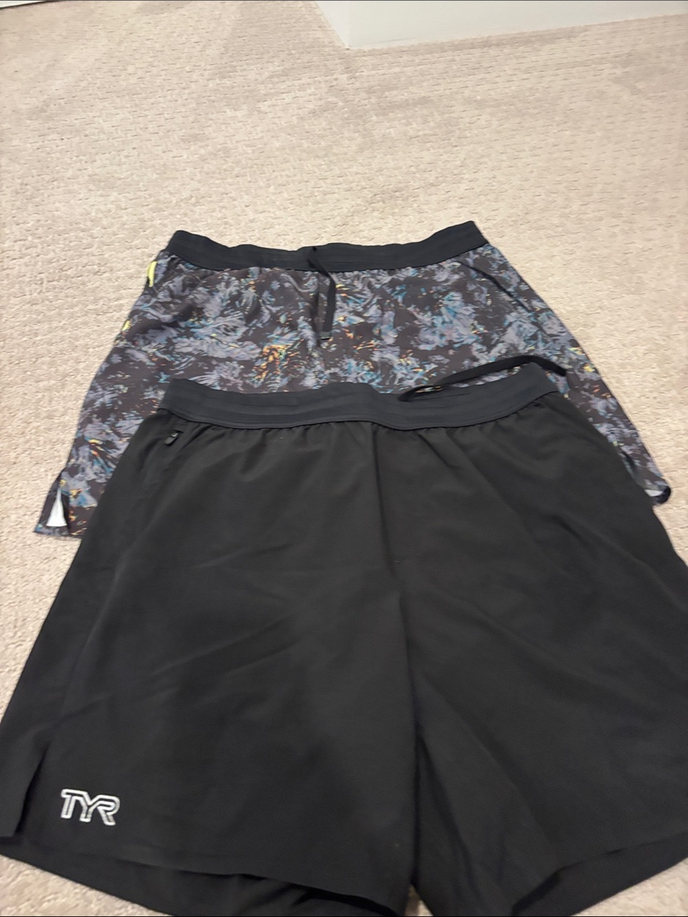 TYR athletic workout shorts lined 7”